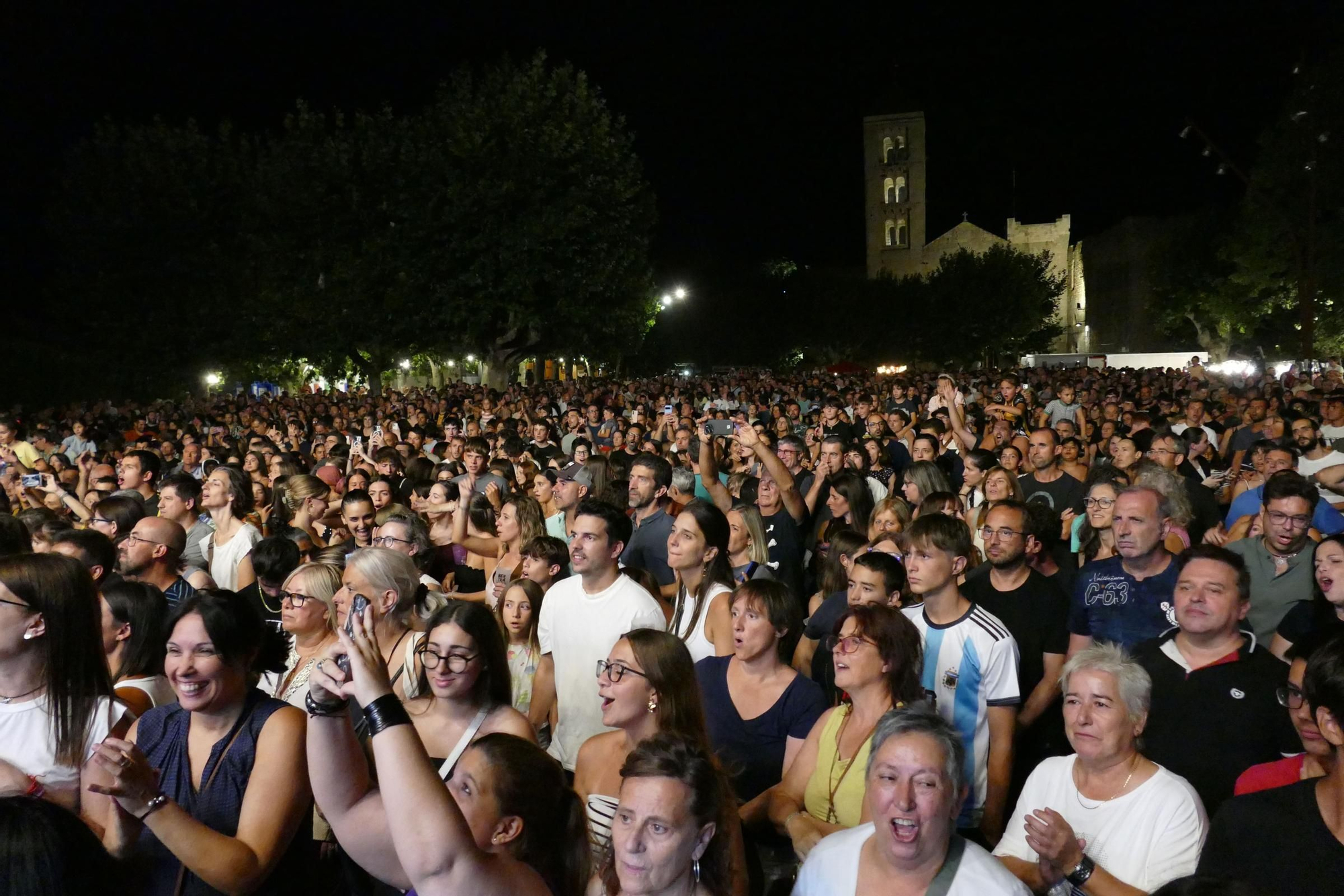 La segona Bertranada Fest congrega unes 8.000 persones als concerts de Ginestà i Búhos