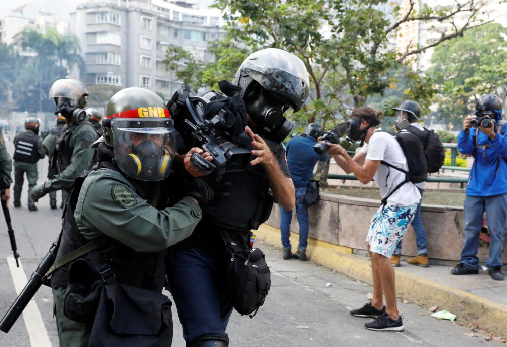 Continúan las protestas contra Maduro en Venezuela