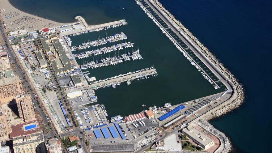 Imagen de la actuación en el muelle pesquero del puerto de Fuengirola.