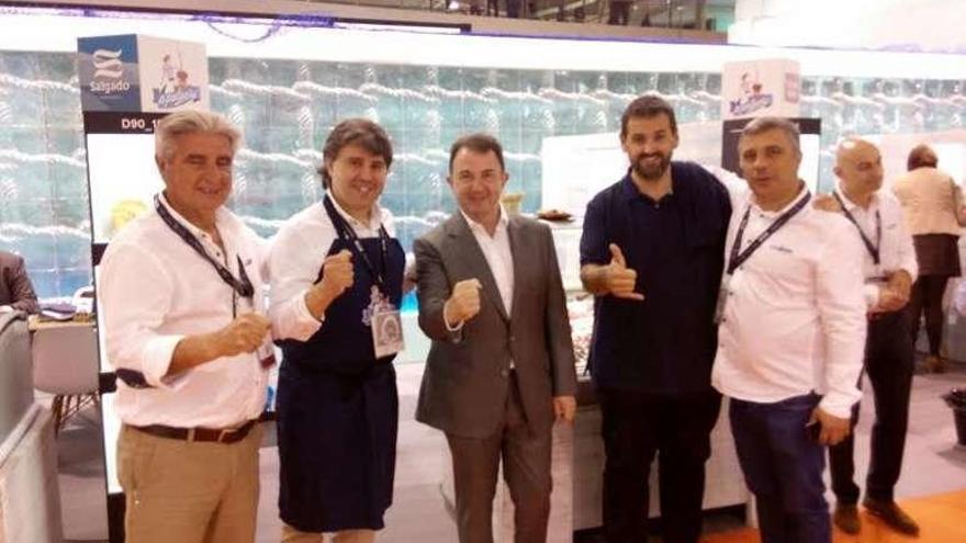 Cocineros y equipo de la empresa en Alimentaria. // FdV