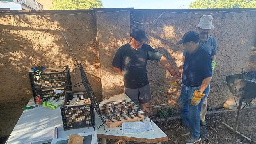 Pastissos i sardines a la trobada de l'Associació de Veïns de les Cots, el Guix i la Pujada Roja de Manresa