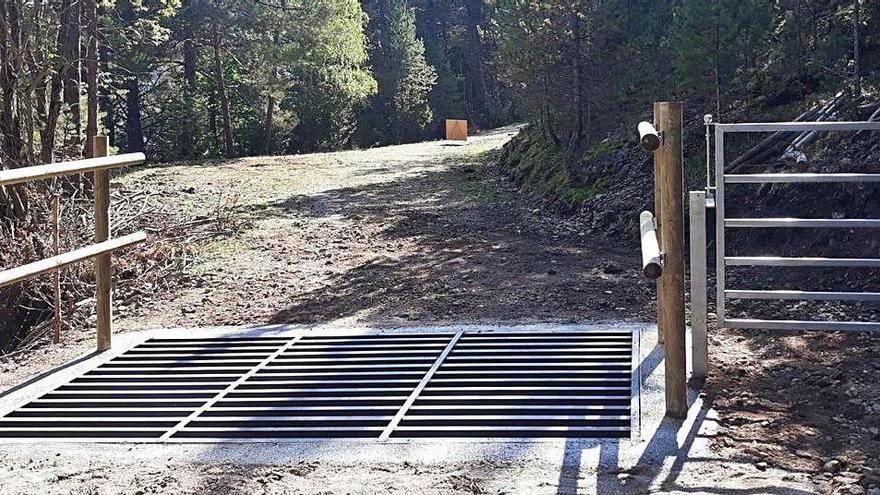 Les obres d&#039;instal·lació del nou pas canadenc a la pista de Ridolaina