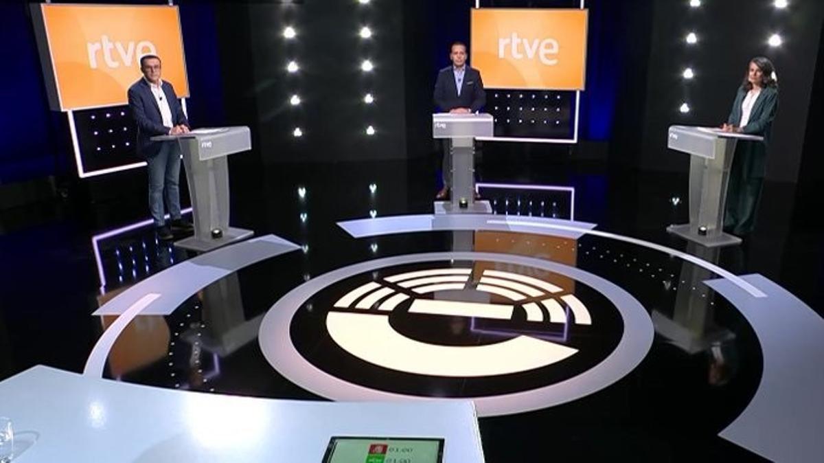 Debate electoral del 21D en RTVE entre Miguel Ángel Gallardo (PSOE), Óscar Fernández Calle (Vox) e Irene de Miguel (Unidas por Extremadura)