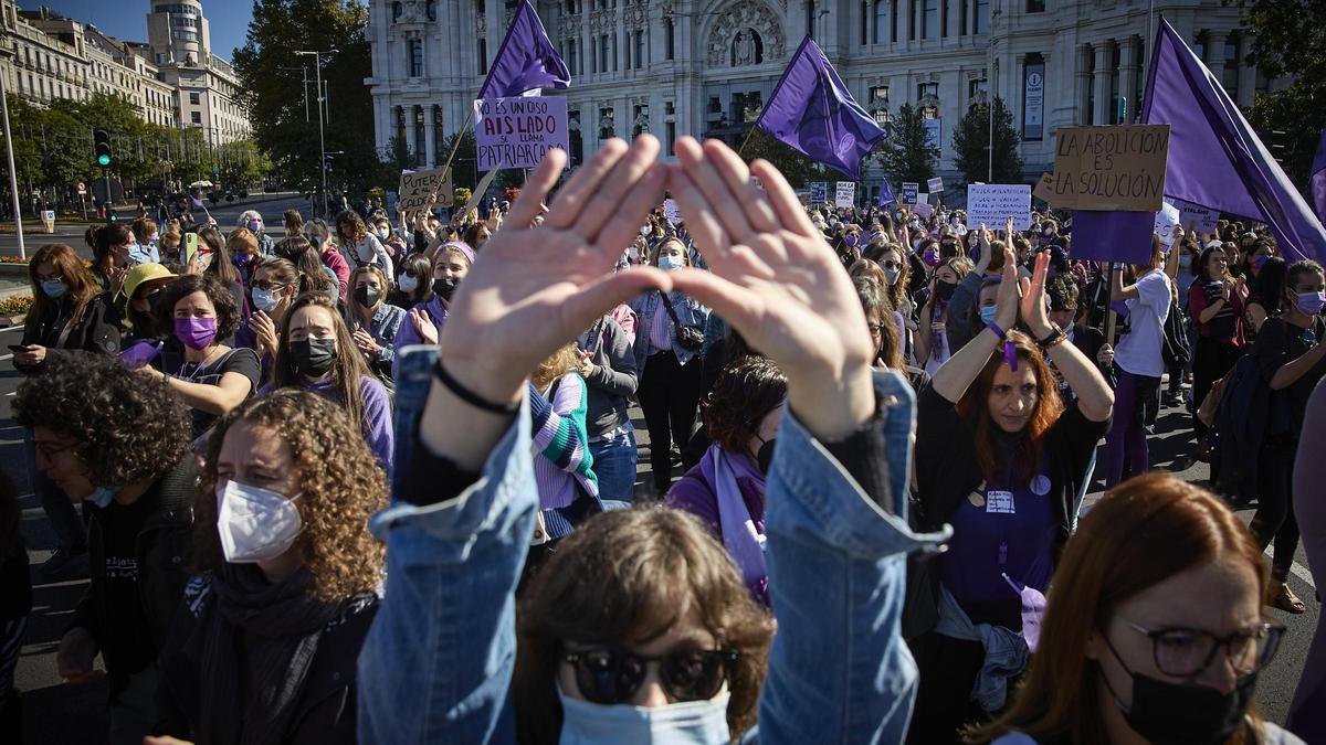 Manifestación feminista en Madrid a favor de los derechos de la mujer.