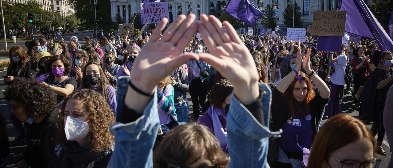 Manifestación feminista en Madrid a favor de los derechos de la mujer.