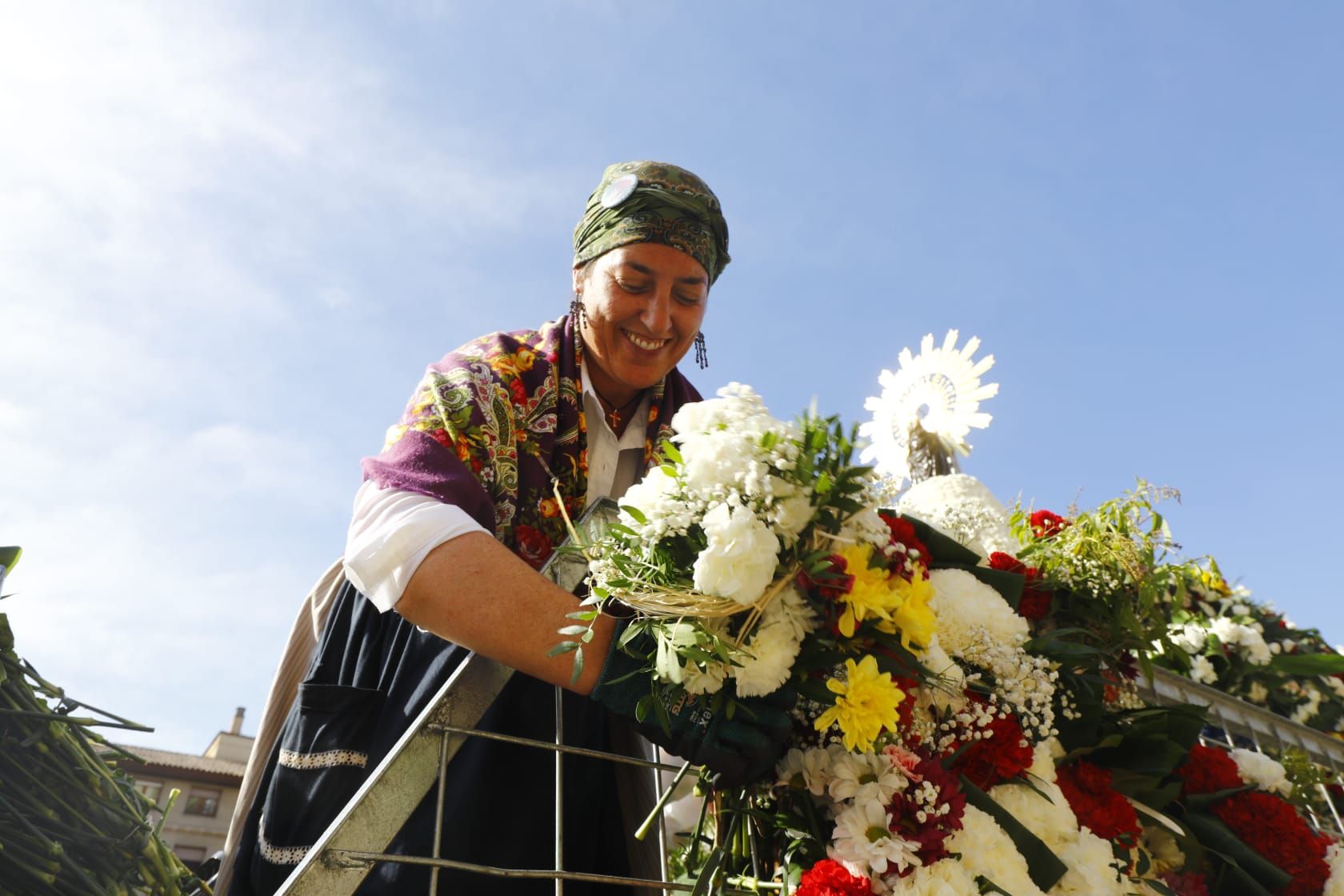 En imágenes | Zaragoza vive su día grande con la Ofrenda de Flores a la Virgen del Pilar
