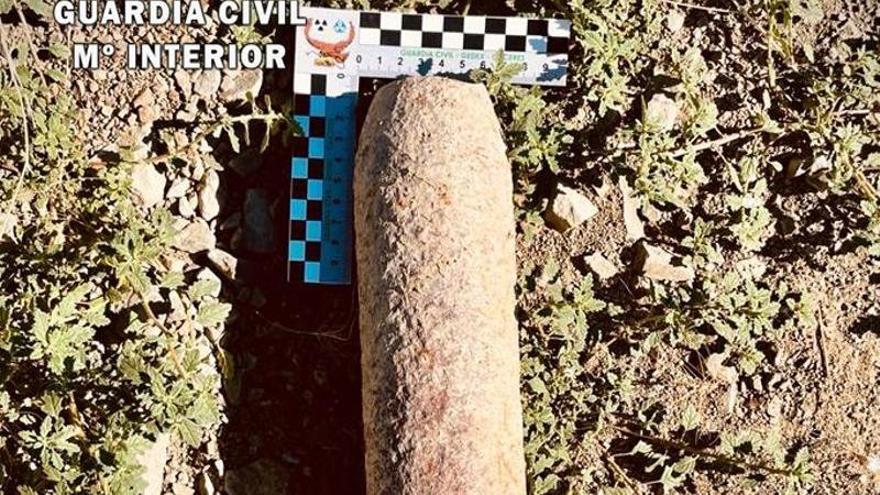 El proyectil de artillería de la Guerra Civil encontrado en el pantano de La Serena.