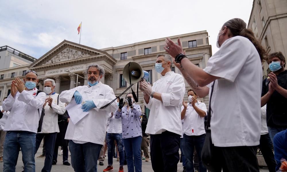 Concentración de chefs en el Congreso de los Diputados.