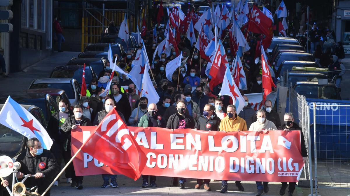 Trabajadores del metal durante una manifestación por las calles de A Coruña el pasado enero para demandar un convenio &quot;digno&quot;.