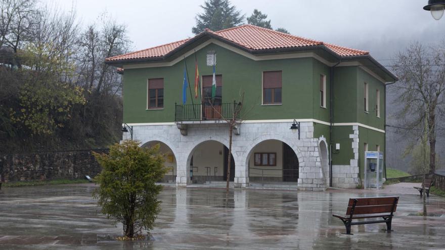 La plaza del Ayuntamiento de Caso.