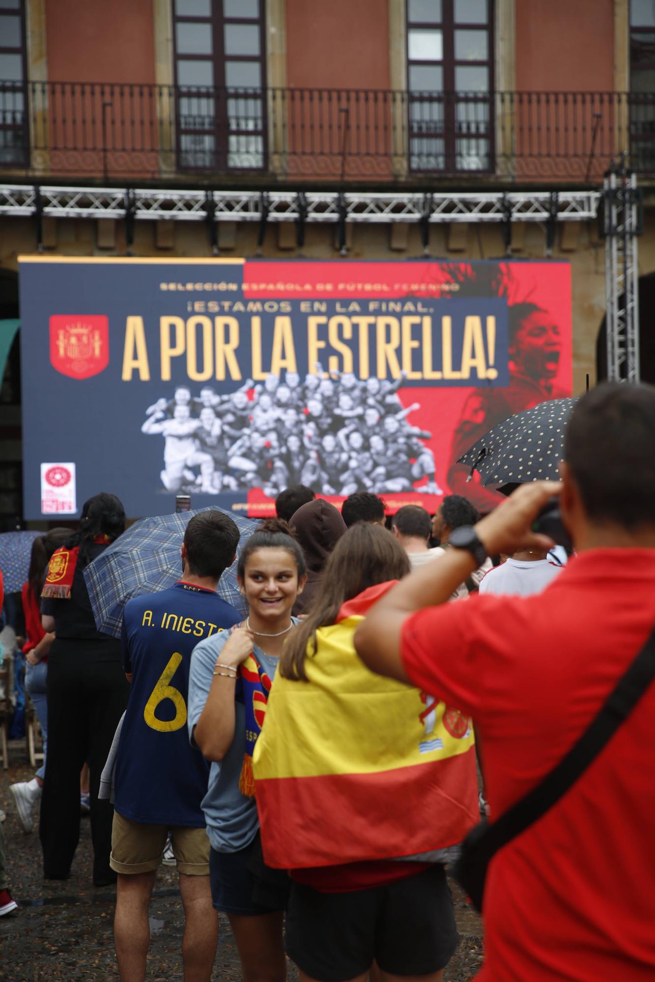 Gijón se vuelca (pese a la lluvia) animando a España en la final del Mundial de fútbol femenino