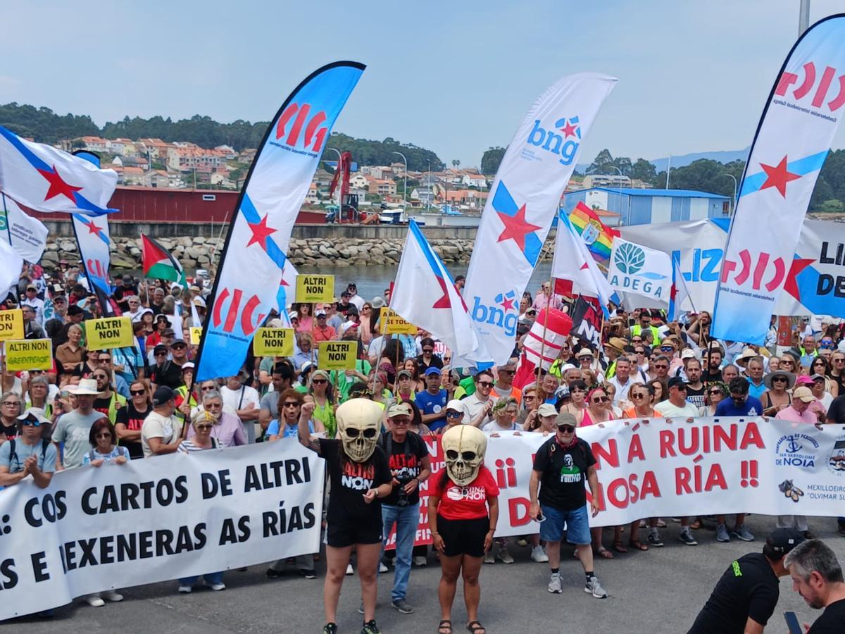 La protesta en el muelle de O Xufre.