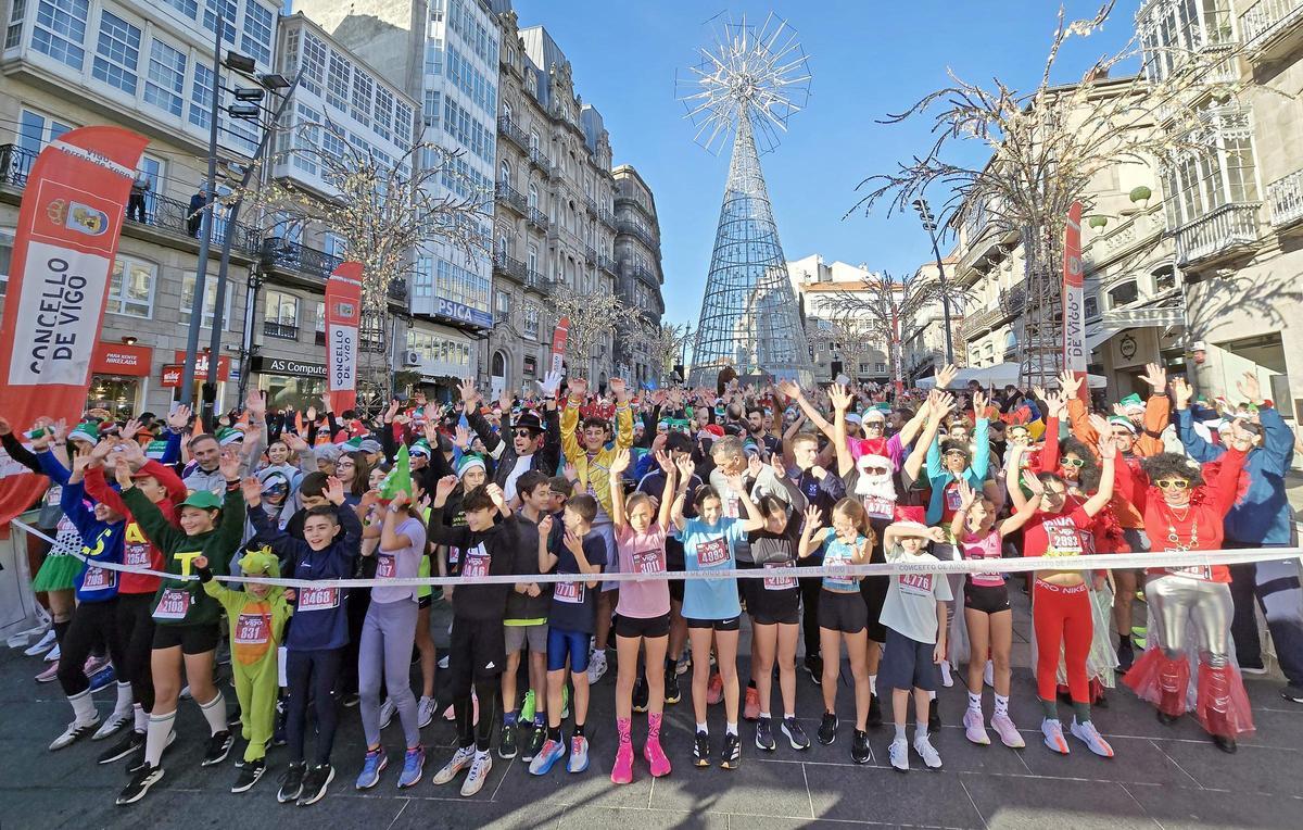 Loca carrera de Navidad: la San Silvestre colorea Vigo