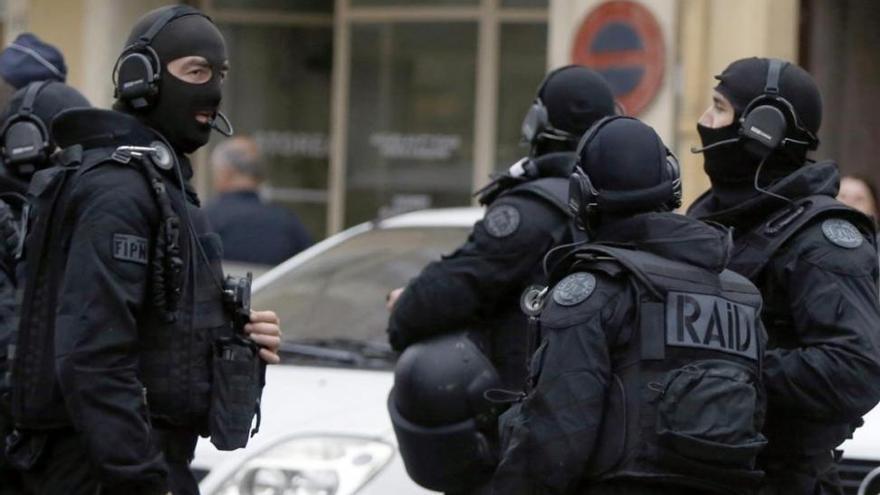 Operación antiterrorista en la periferia de París