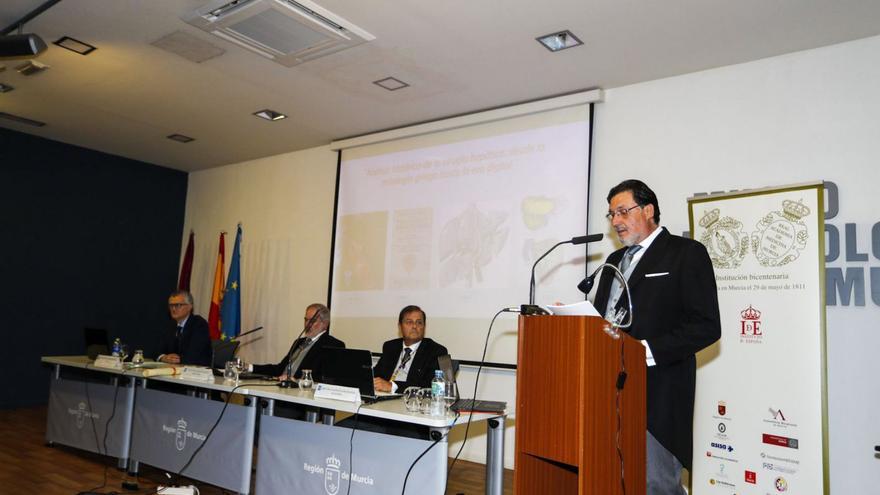 El doctor Ricardo Robles ingresó ayer en la Real Academia de Medicina de Murcia. | FRANCISCO PEÑARANDA