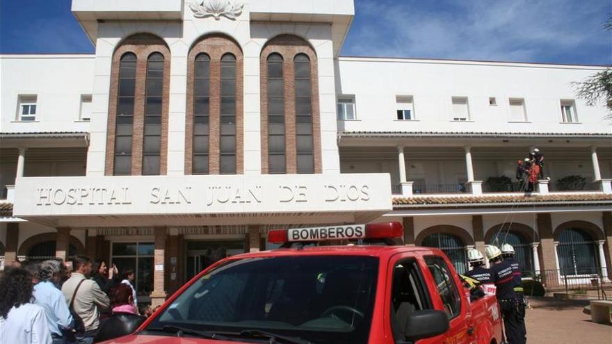 Exhibición de los bomberos en el hospital San Juan de Dios