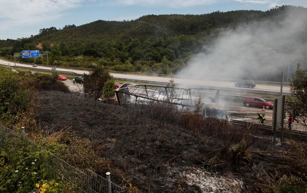 El incendio de un camión causa retenciones en la "