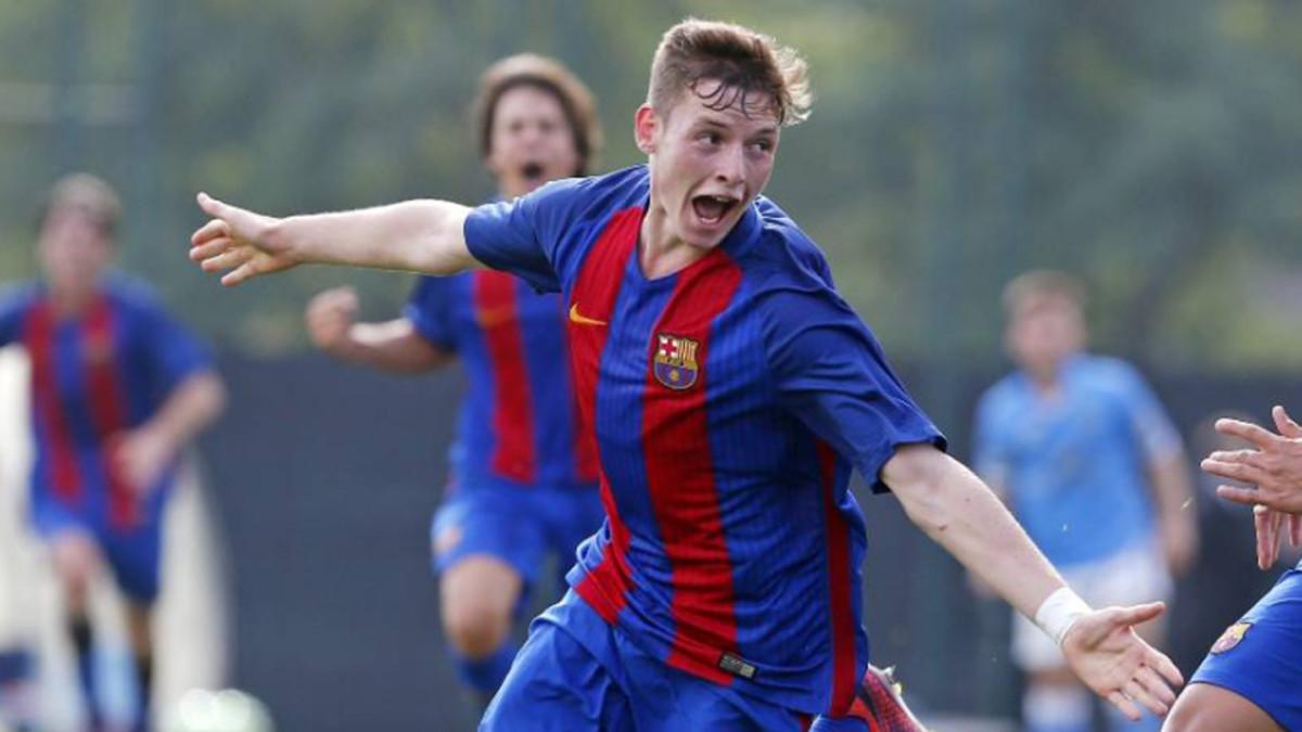 Sergio Gómez, celebrando un gol con el Juvenil B del Barça