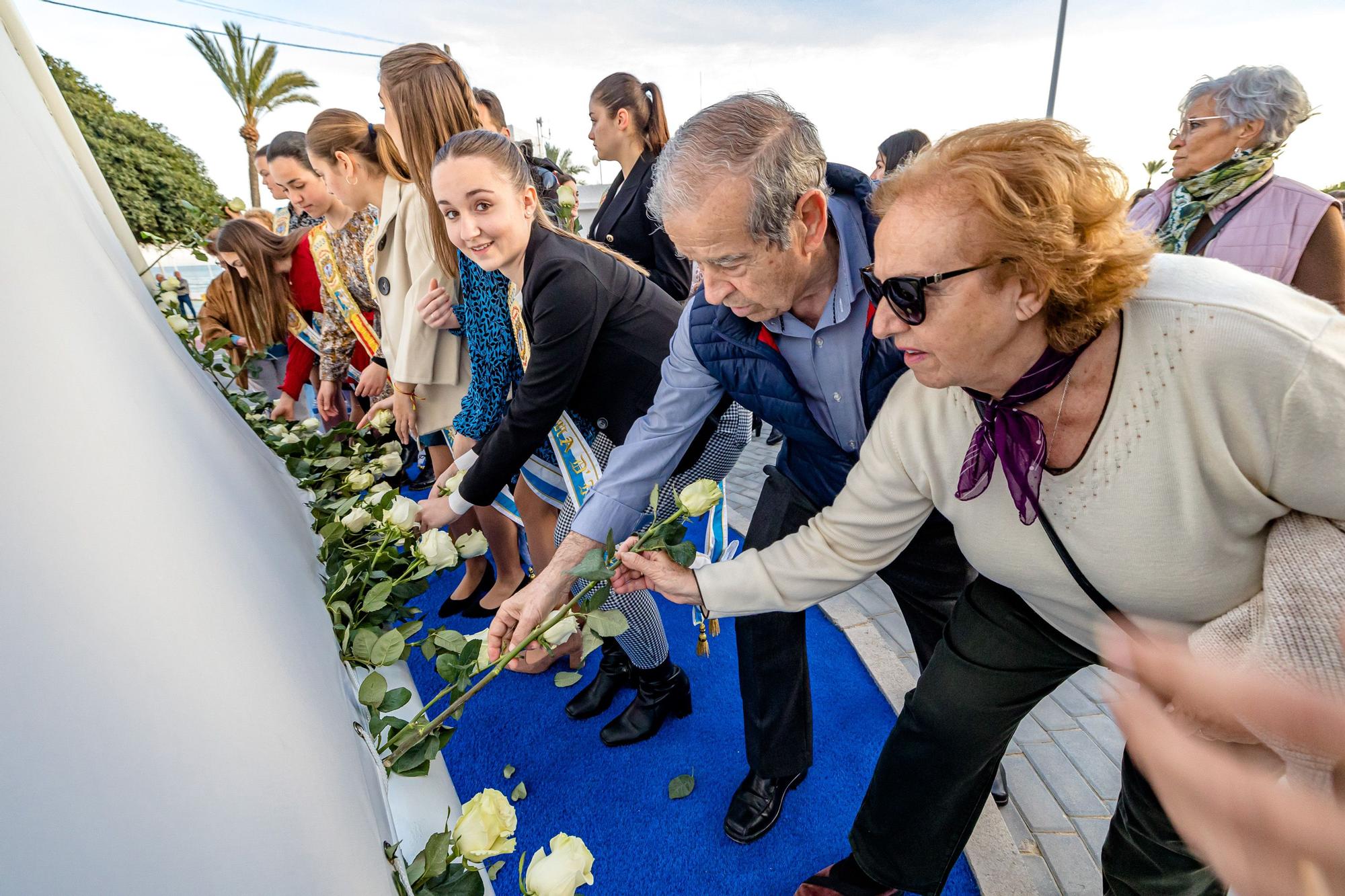 Benidorm rinde homenaje a las víctimas del covid con una rotonda en Poniente