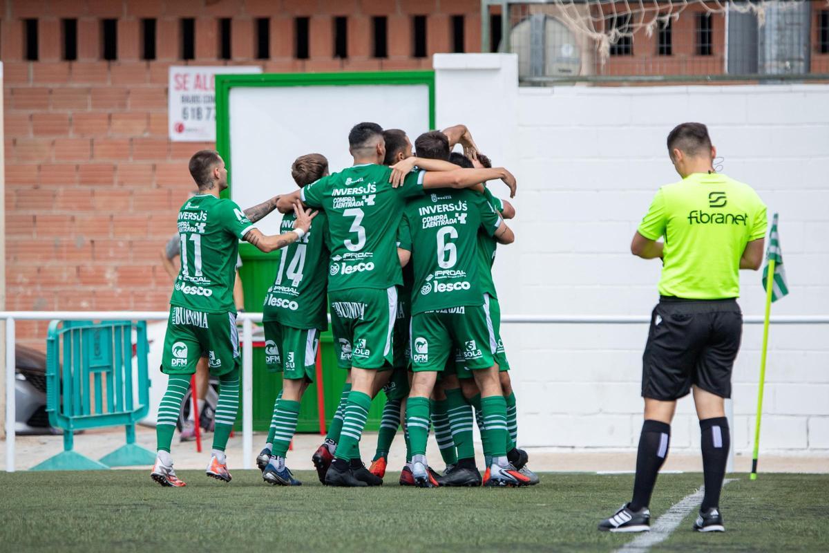 Los jugadores de Los Garres, celebrando un gol