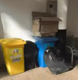 El colegio s'Auba de Cala Ratjada denuncia la acumulación de basura en el centro: "Nos sentimos abandonados y estamos cansados de enviar imágenes al Ayuntamiento"