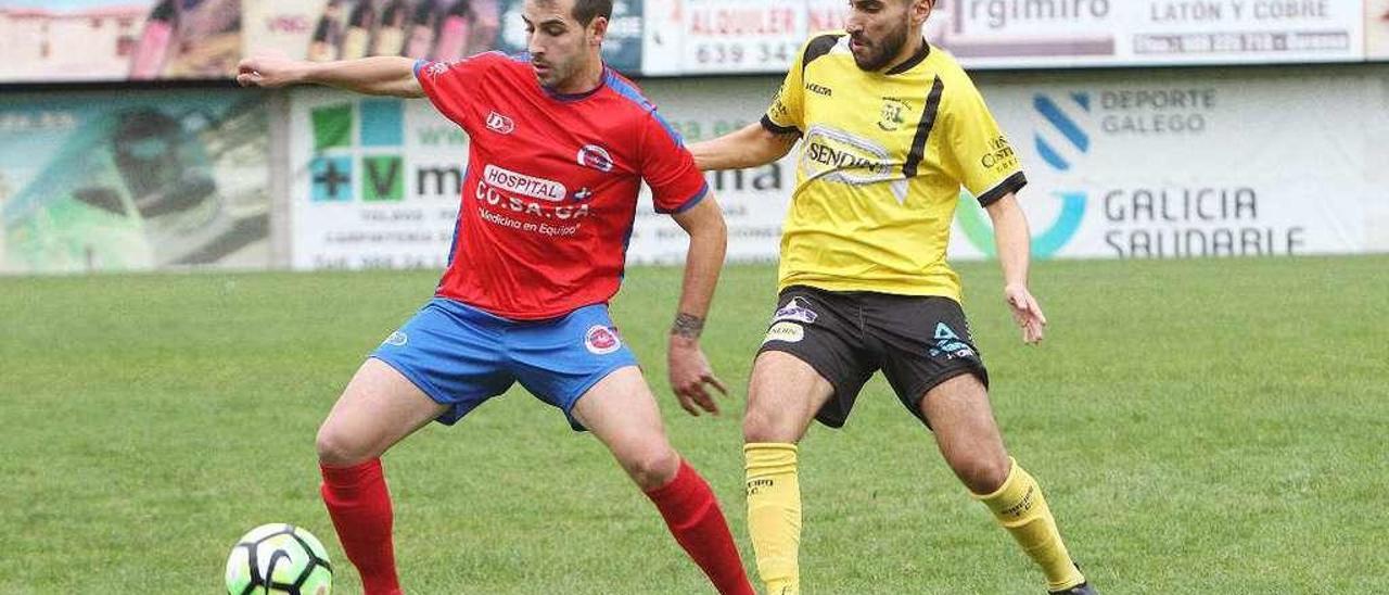 Luis González controla un balón presionado por Christian, del Ribeiro. // Iñaki Osorio