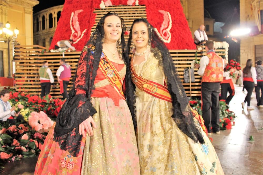 Lorena y Alba Cervera (falleras mayores infantiles de València 1994 y 2002)