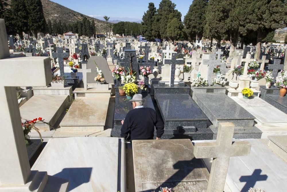 Día de Todos Los Santos en el cementerio de Los Remedios (Cartagena)