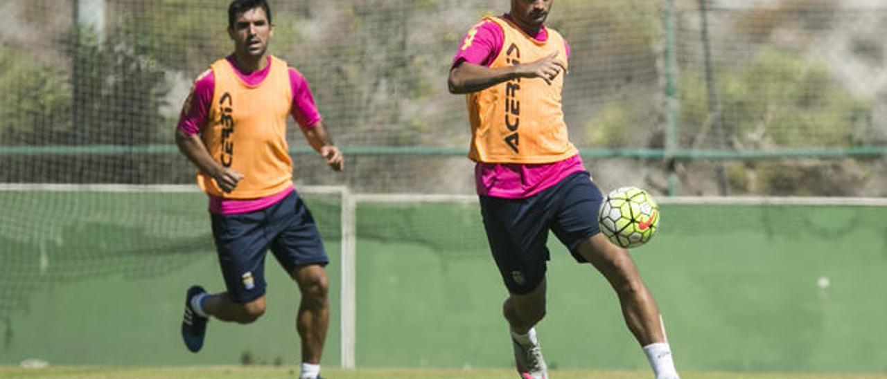 Willian entrena con el grupo y está listo para el sábado