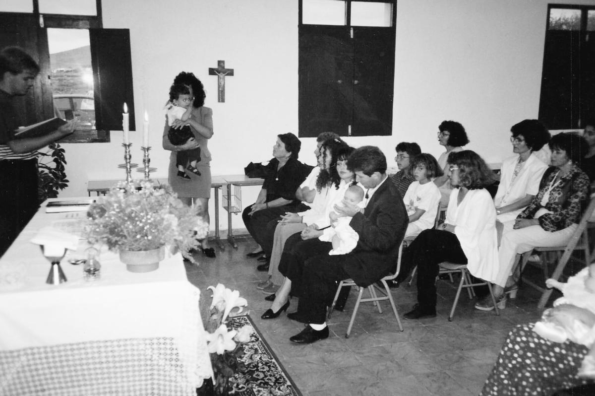 El espacio de la Escuela de Las Parcelas también fue usado para actos eclesiásticos, como misas, bautizos o celebración de bodas.