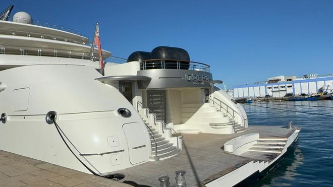 El ‘Ópera’, uno de los yates más grandes del mundo, recala en el Puerto de Las Palmas