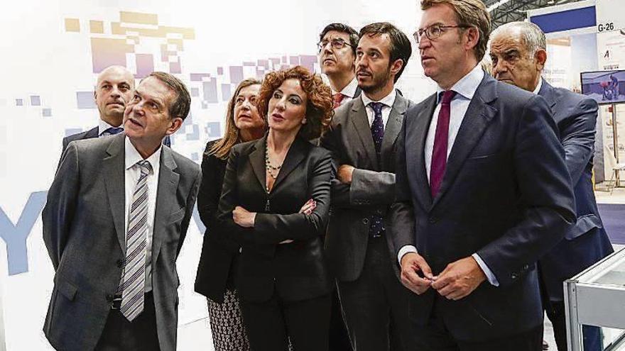 Aneiros, Caballero, Pedrosa, López-Chaves, Feijóo y Costas con Fernández Aparicio y Almudena López del Pozo, adjunto a la CEO y CEO de Pymar. // R.G.