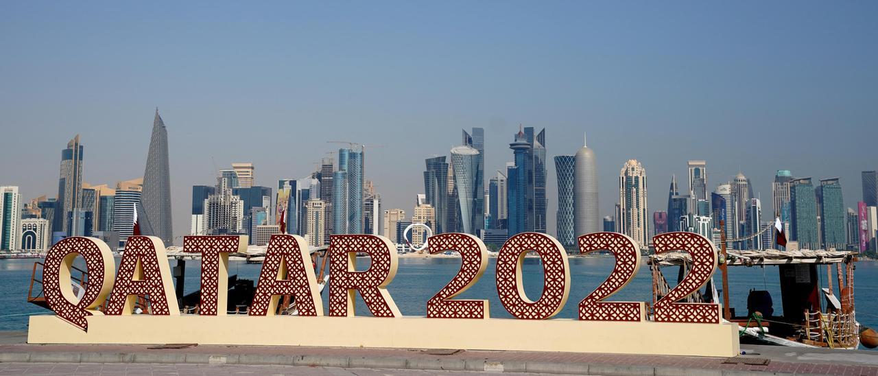 Logo del Mundial de Qatar en Doha.