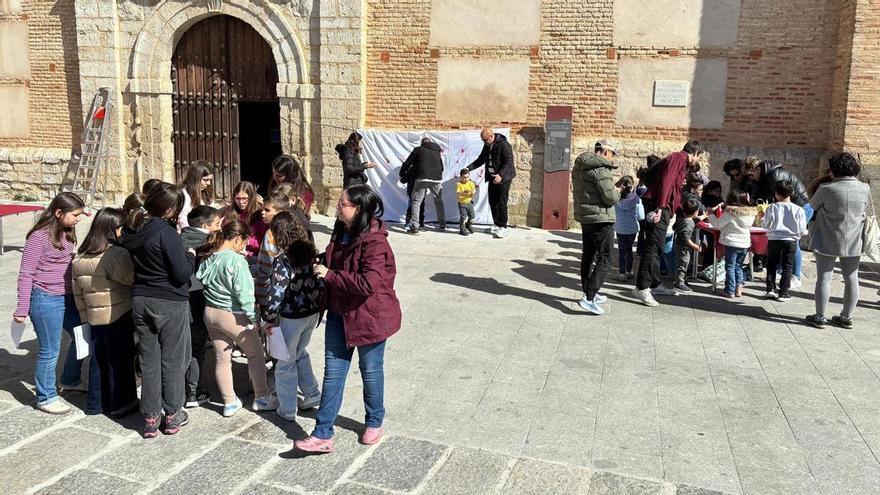 Los "pequeños cofrades" de Toro aprenden sobre la Semana Santa y la cofradía del Santo Sepulcro