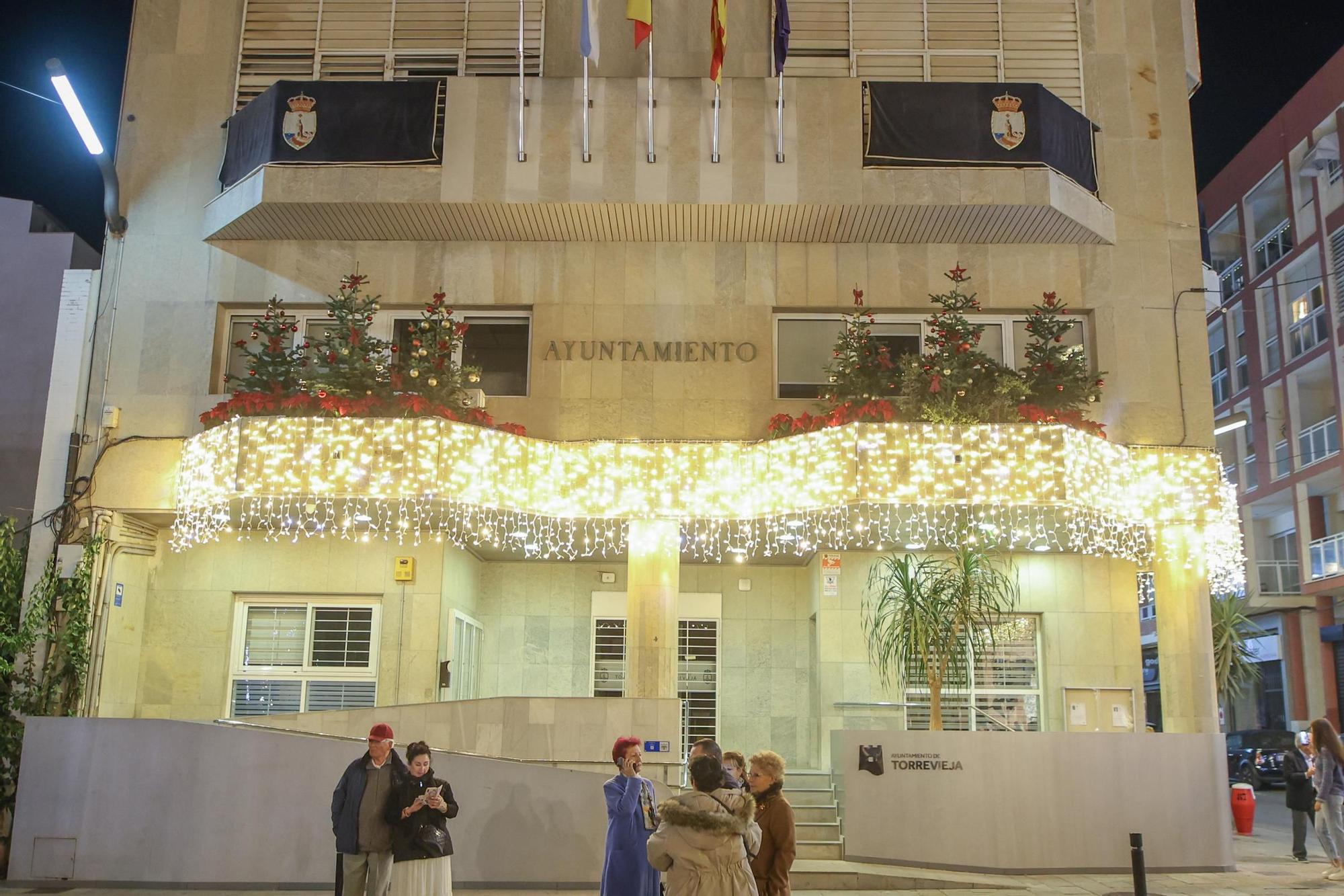 Inauguración del Belén Municipal e iluminación navideña en Torrevieja