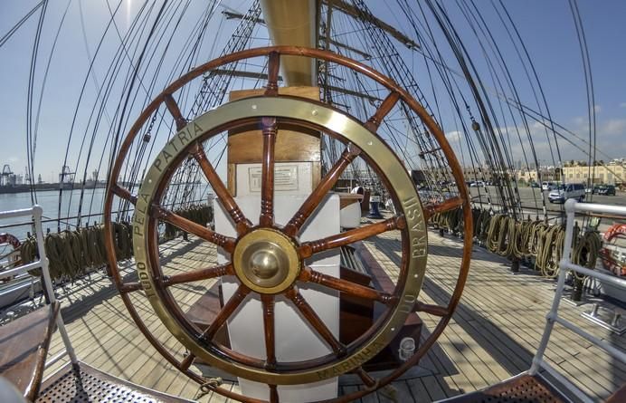 13/09/2017 LAS PALMAS DE GRAN CANARIA. Buque de la Armada de Brasil El Cisne Branco, en el Arsenal. FOTO: J. PÉREZ CURBELO