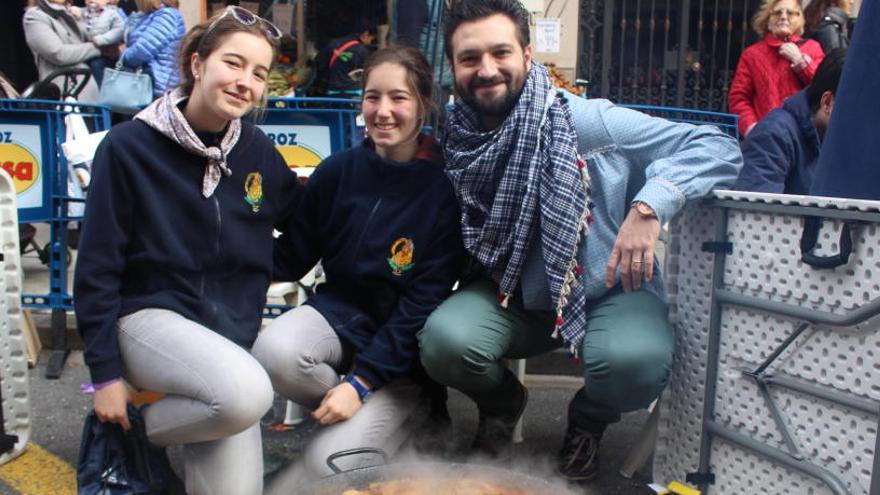 El «maestro de la costura» Jaime engrosa la galería de famosos de la falla Av. Oeste