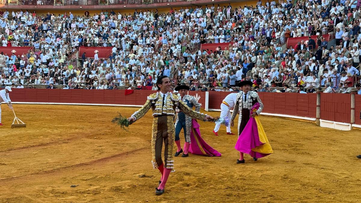 Dos orejas para Juan Ortega.