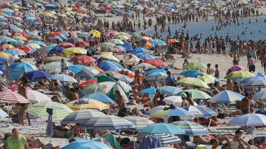 Una playa abarrotada el pasado verano en Galicia.