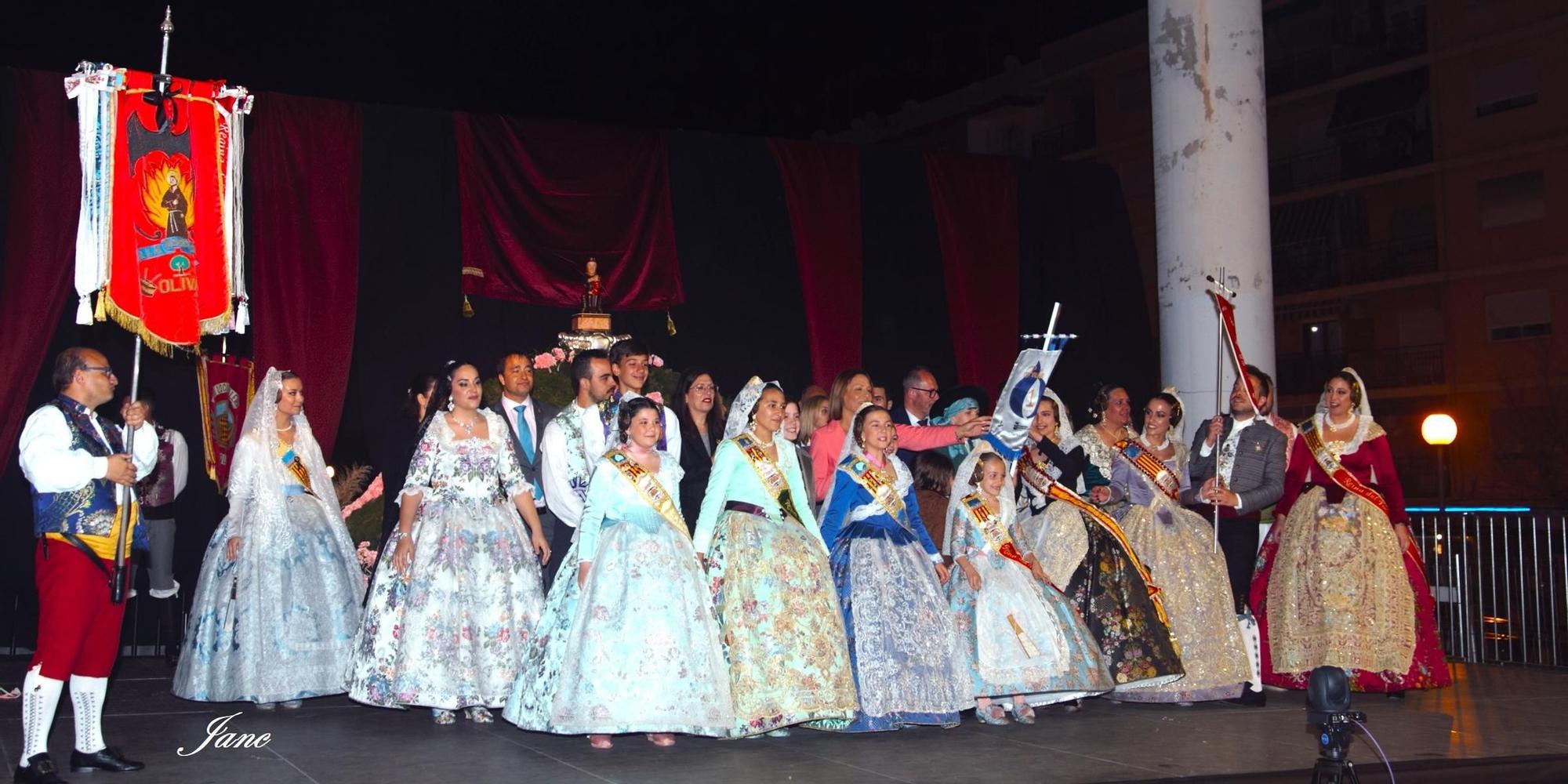 Búscate en la ofrenda y la entrega de premios de las fallas de Oliva