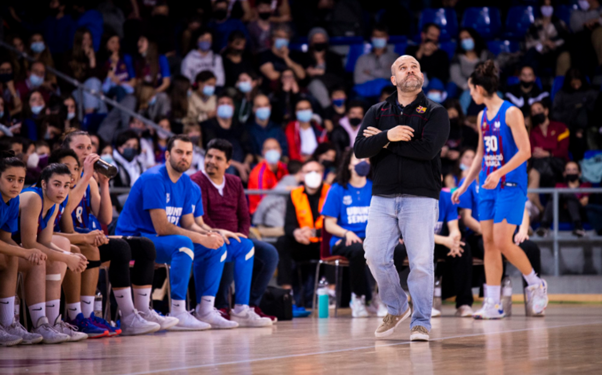 Isaac Fernández, en el partido disputado por el Barça femenino en el Palau