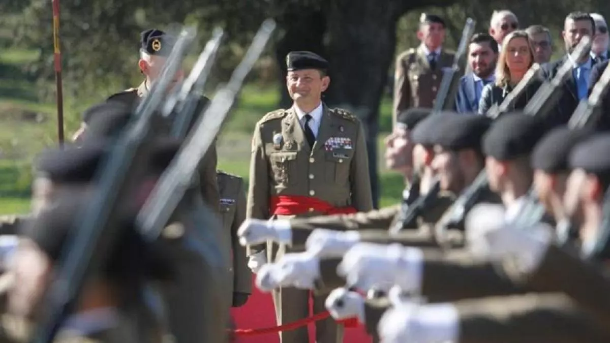 El general Olazábal cesa a final de mes en el mando de la BRI X