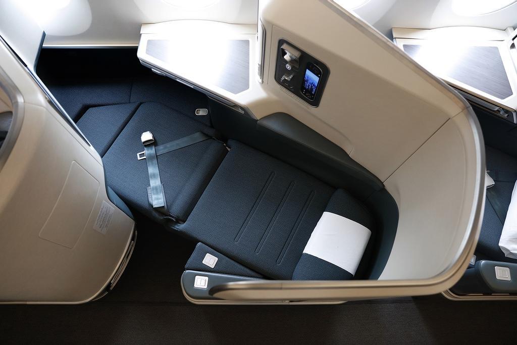 Cada asiento ocupa un cubículo individual sin contacto con otros pasajeros.