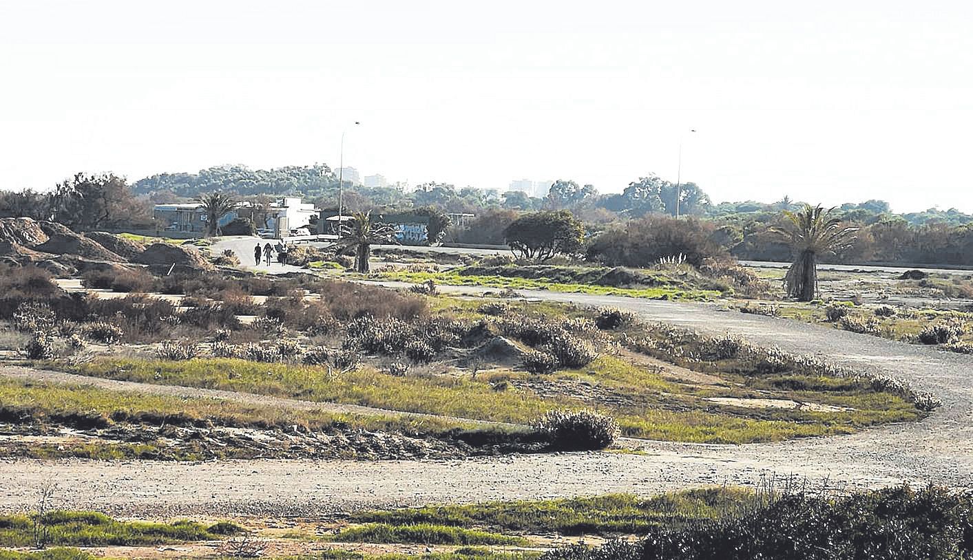 El polideportivo de El Saler, en mal estado y abandonado