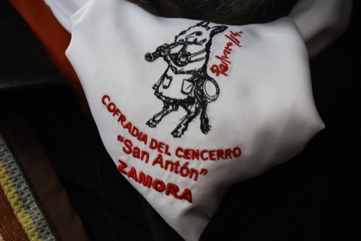 GALERÍA | Burros y roscas: la Cofradía del Cencerro sale por las calles de Zamora