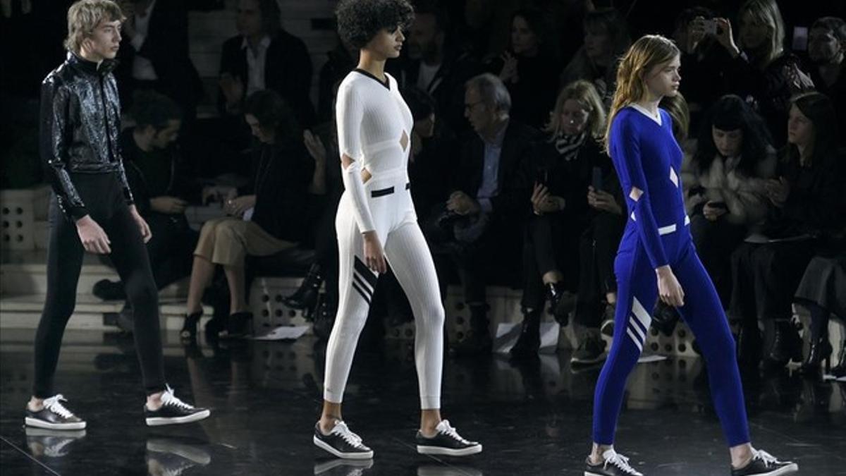 fimedio33017545 models presents creations by courreges during the 160302173954