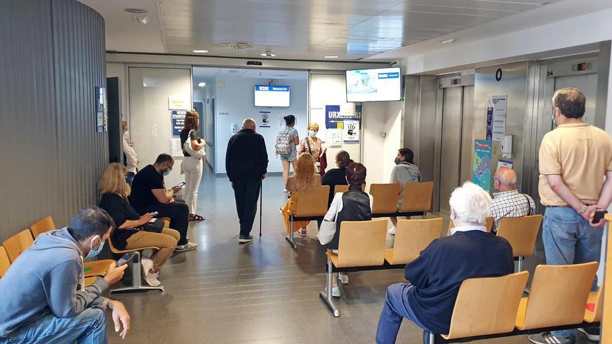 Los médicos prevén que en 2030 haya ya relevo a los doctores que se jubilen