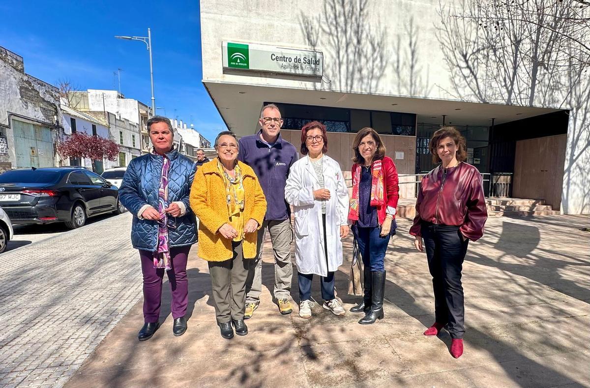 La delegada de Sanidad, María Jesús Botella, visita el centro de salud de Aguilar de la Frontera para informar de las nuevas inversiones.