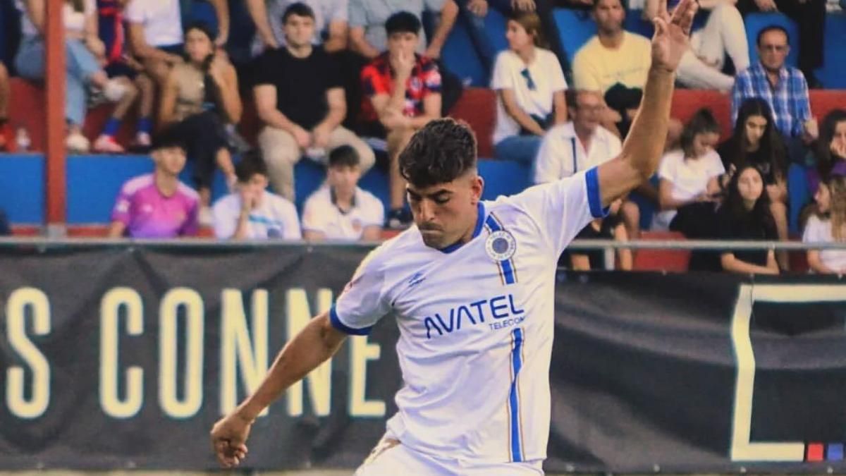 David Amez con la camiseta del Palencia