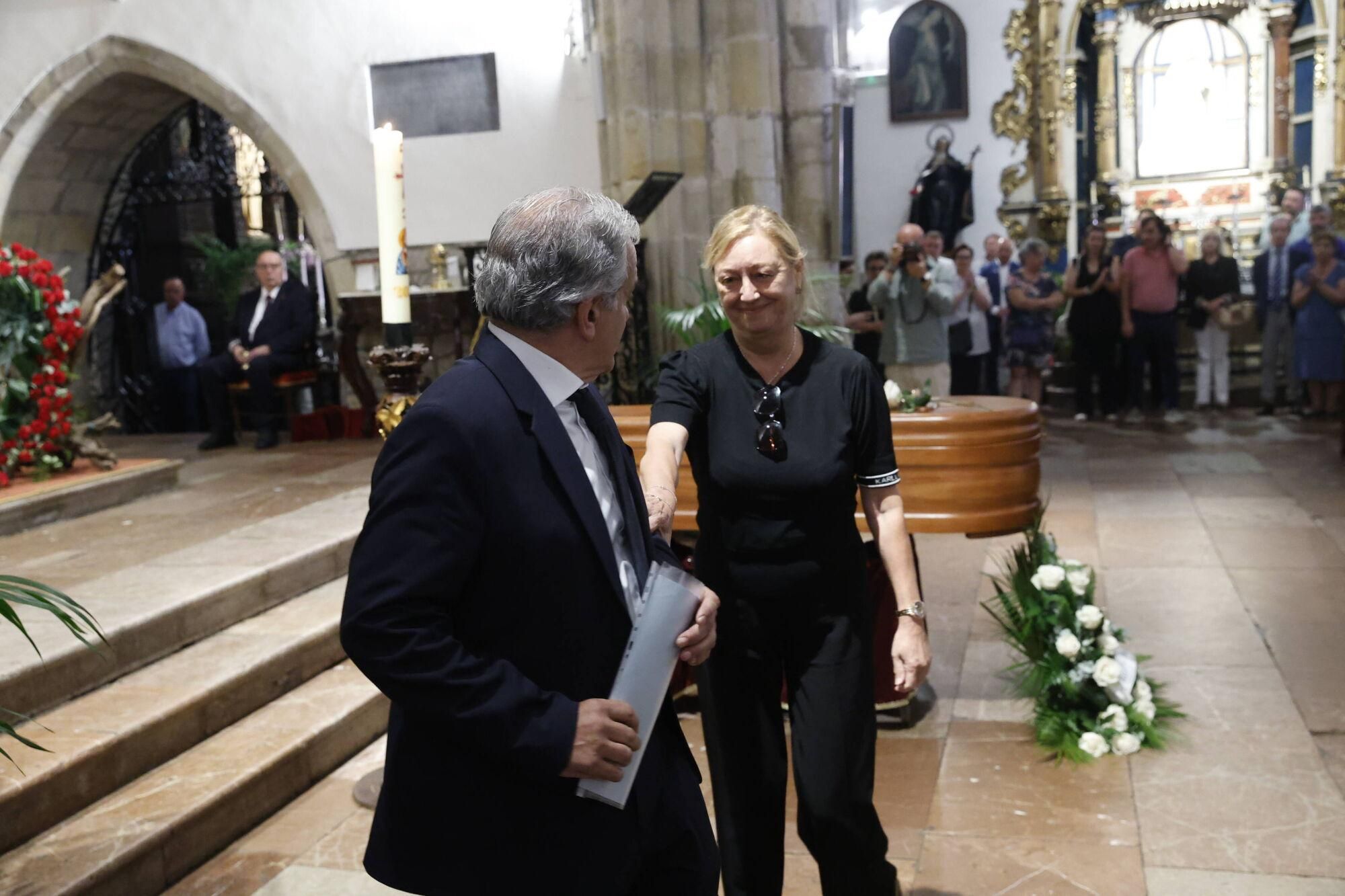 Las imágenes del funeral de Antonio Trevín en la basílica de Llanes.